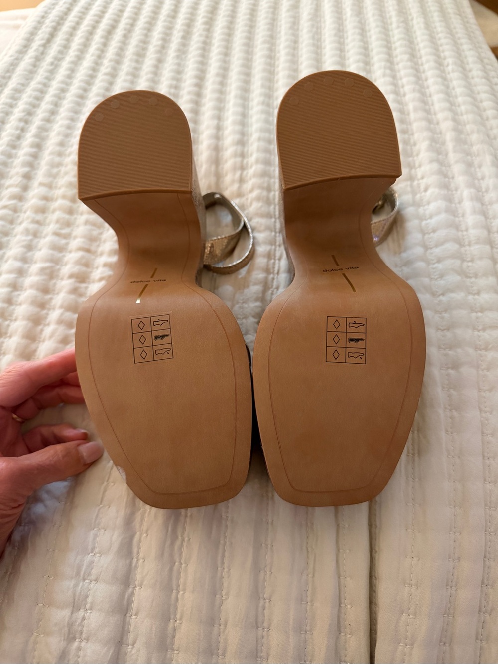 Never Worn Dolce Vita Women's Metallic Gold Platform Sandals w/ Ankle Strap Sz 8 - Picture 4 of 5